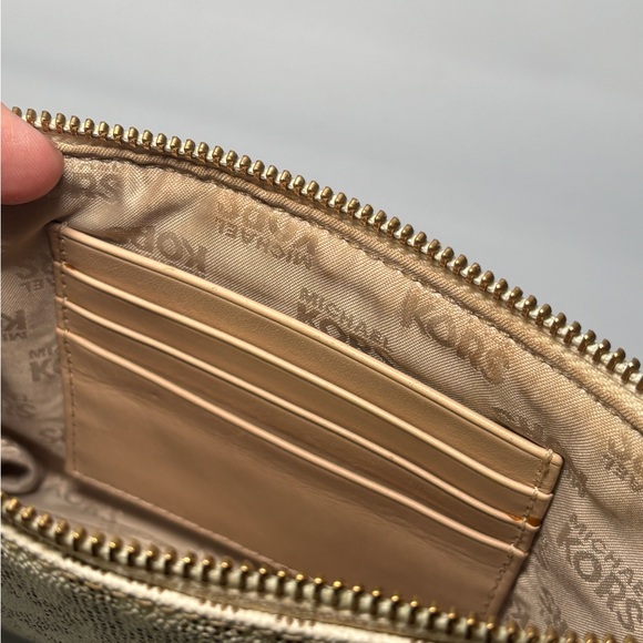 Michael Kors MK Signature Small Wristlet Clutch Purse - Picture 10 of 12